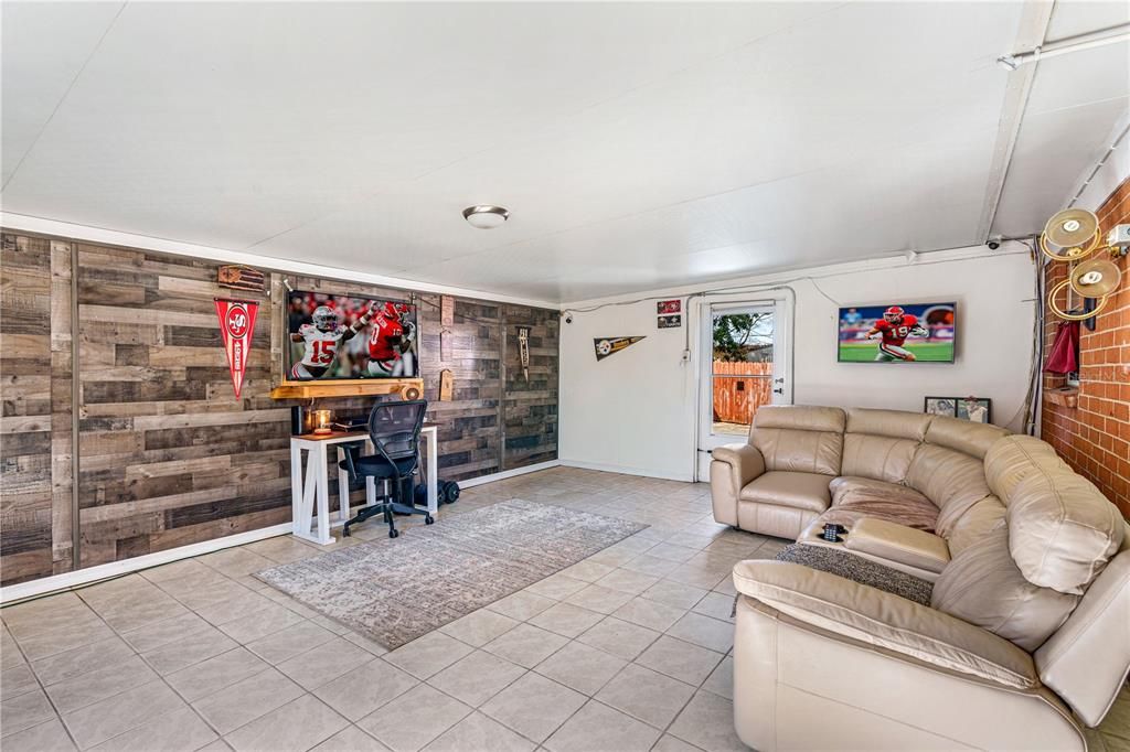 En Venta: $235,000 (3 camas, 2 baños, 1172 Pies cuadrados)