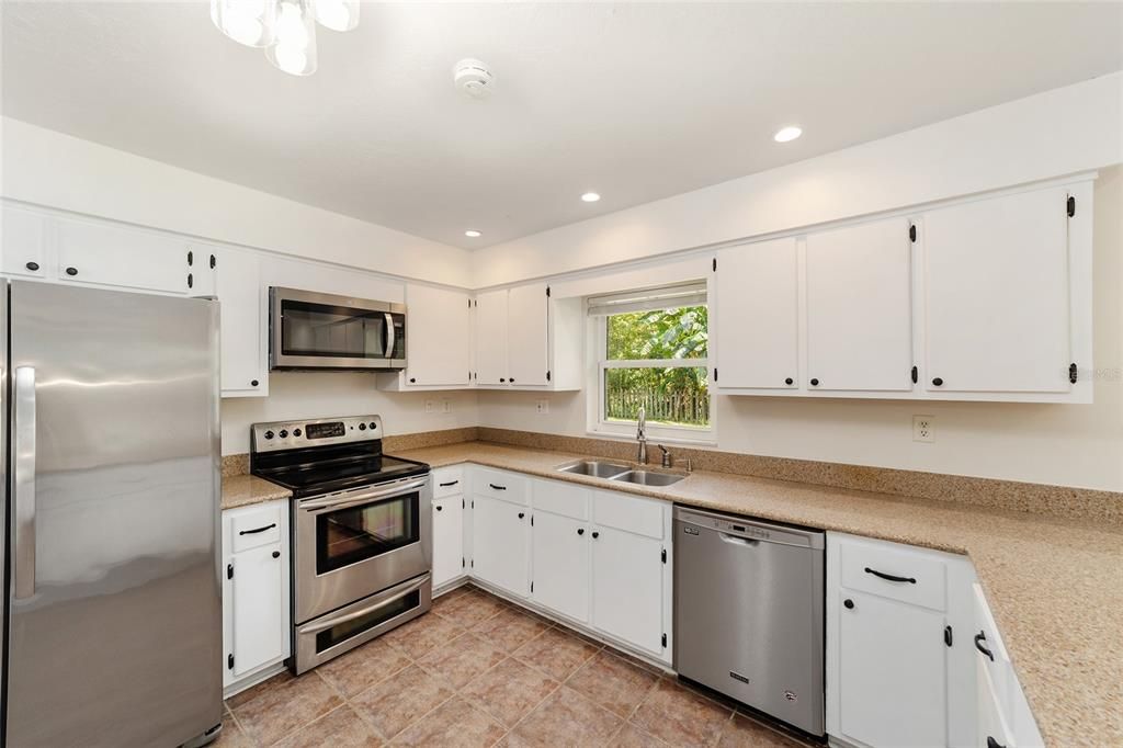 待售: $349,999 (3 贝兹, 2 浴室, 1680 平方英尺)