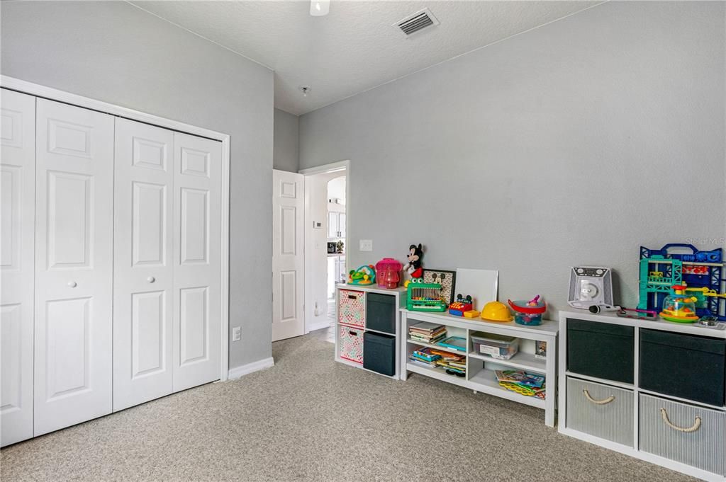 For Sale: $399,999 (4 beds, 2 baths, 1622 Square Feet)