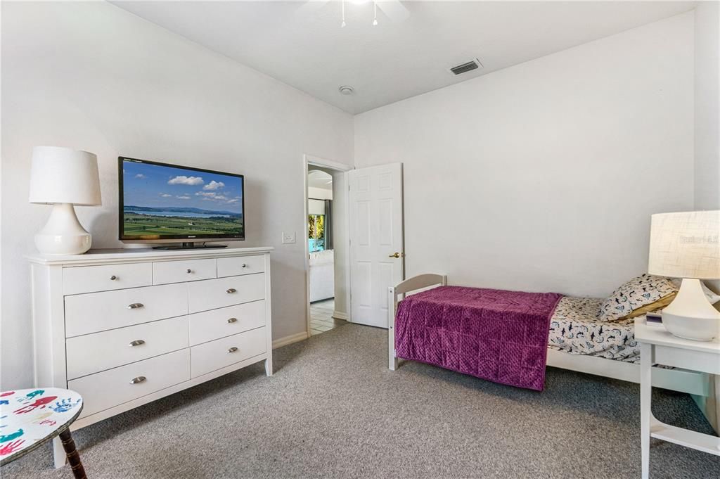 For Sale: $399,999 (4 beds, 2 baths, 1622 Square Feet)