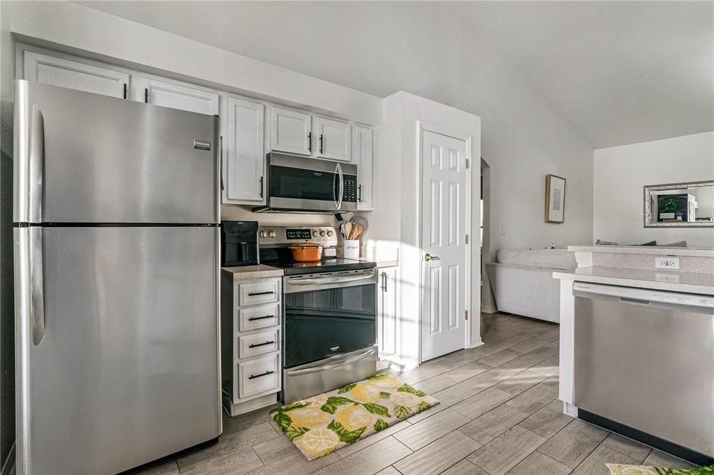 For Sale: $399,999 (4 beds, 2 baths, 1622 Square Feet)