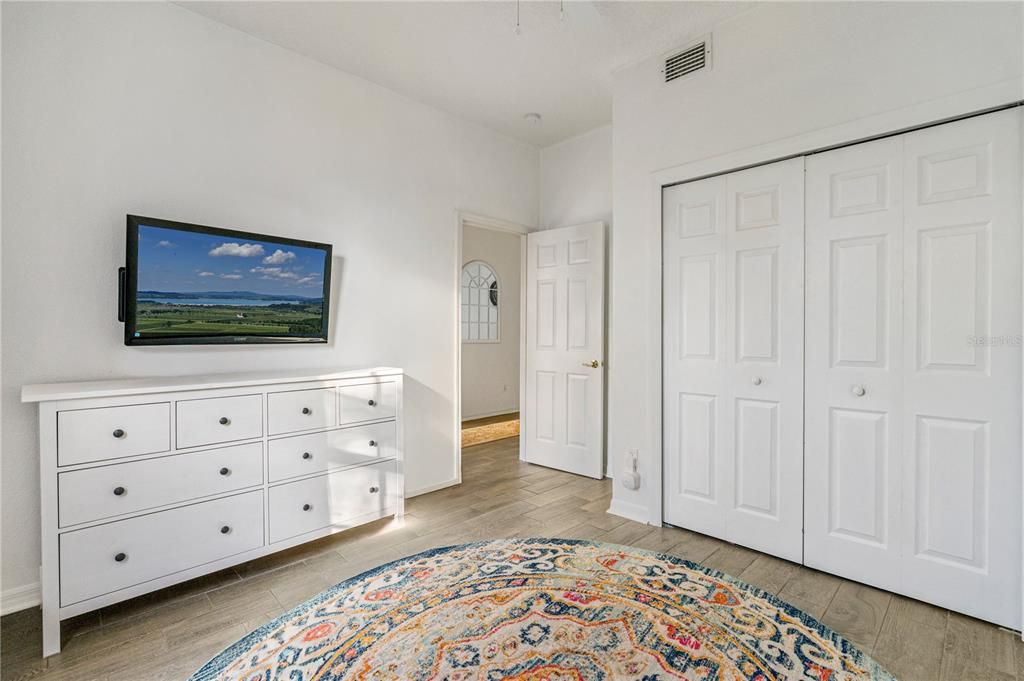 For Sale: $399,999 (4 beds, 2 baths, 1622 Square Feet)