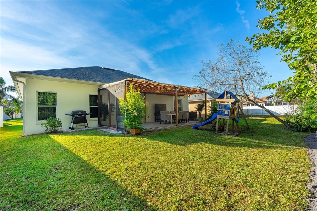 For Sale: $399,999 (4 beds, 2 baths, 1622 Square Feet)