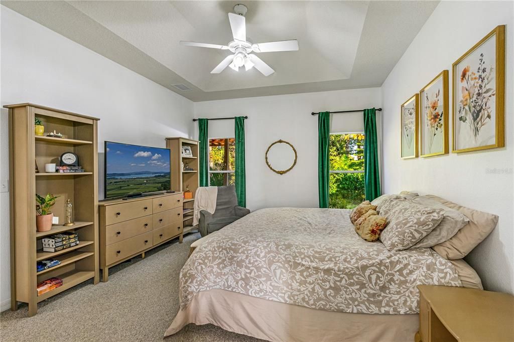 For Sale: $399,999 (4 beds, 2 baths, 1622 Square Feet)