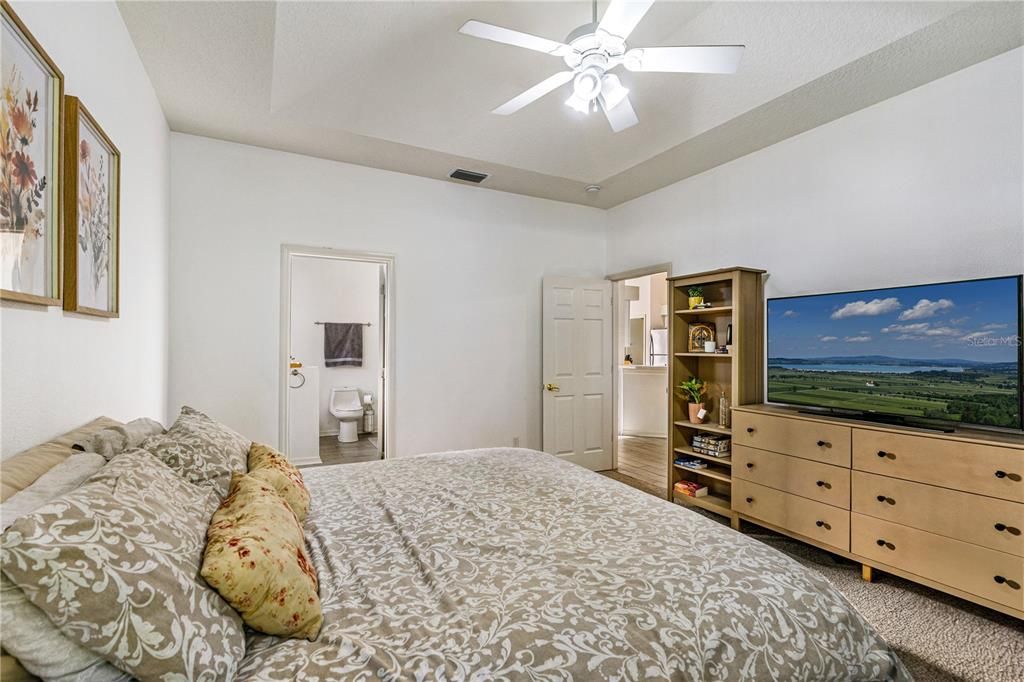 For Sale: $399,999 (4 beds, 2 baths, 1622 Square Feet)