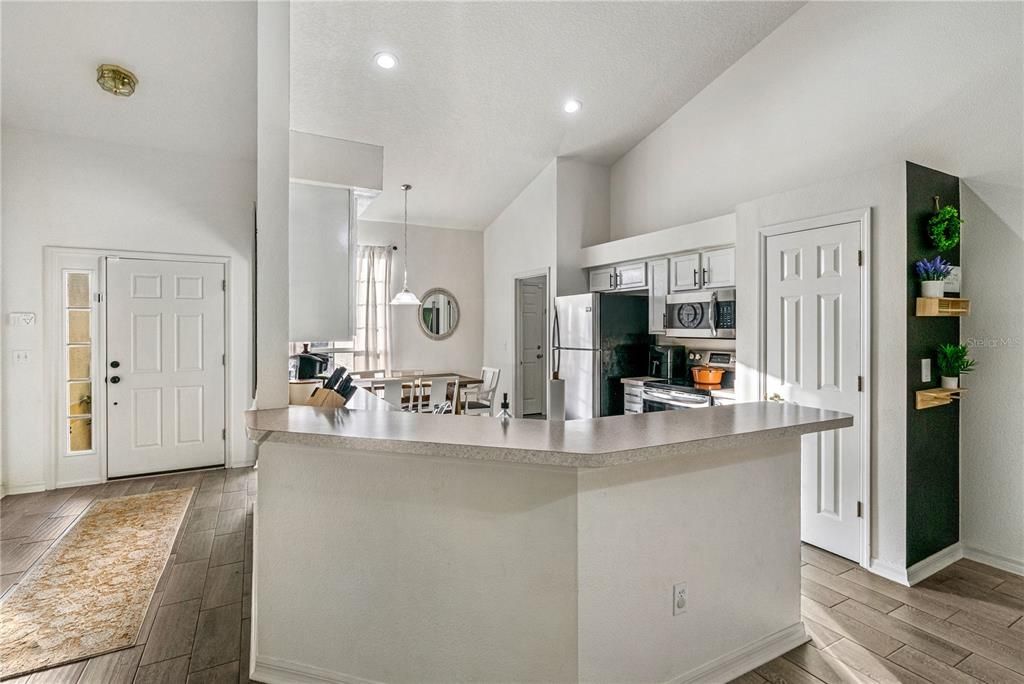 For Sale: $399,999 (4 beds, 2 baths, 1622 Square Feet)