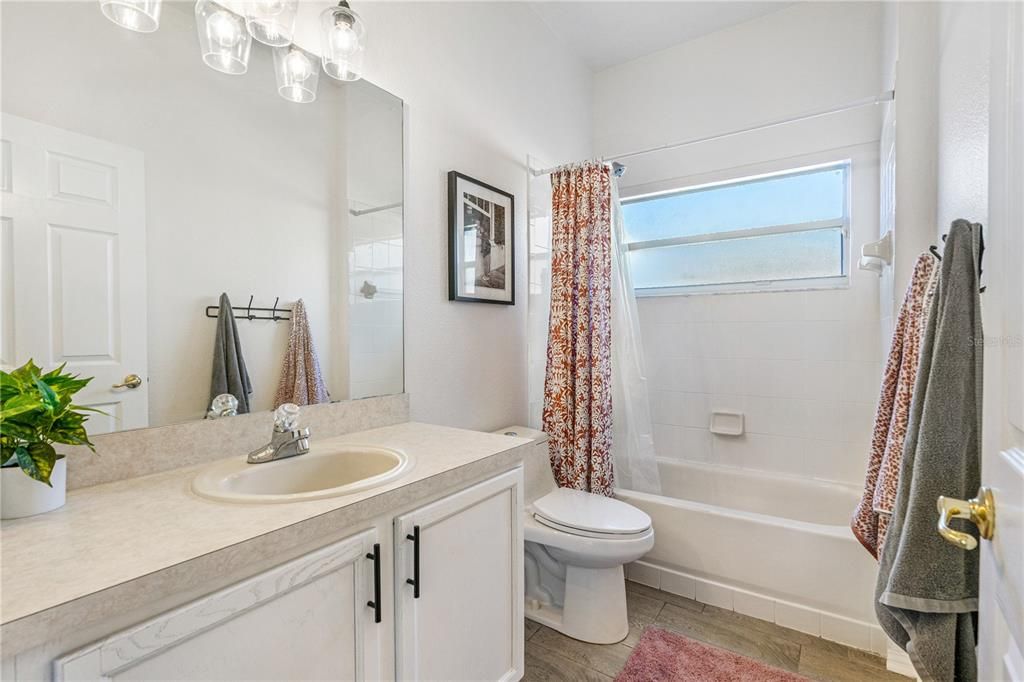 For Sale: $399,999 (4 beds, 2 baths, 1622 Square Feet)