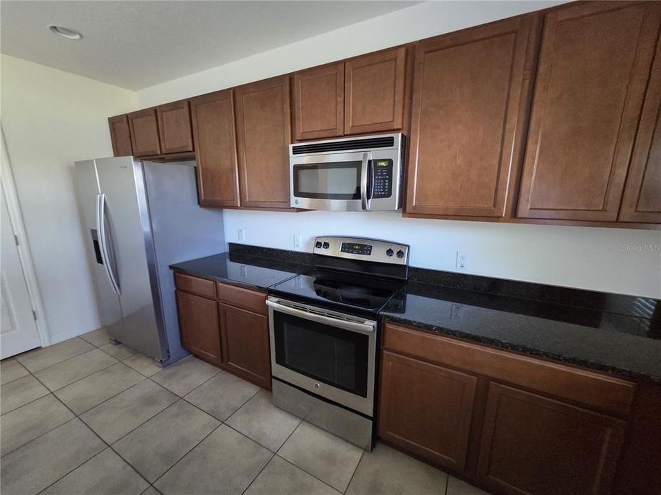 For Rent: $2,350 (4 beds, 3 baths, 2814 Square Feet)