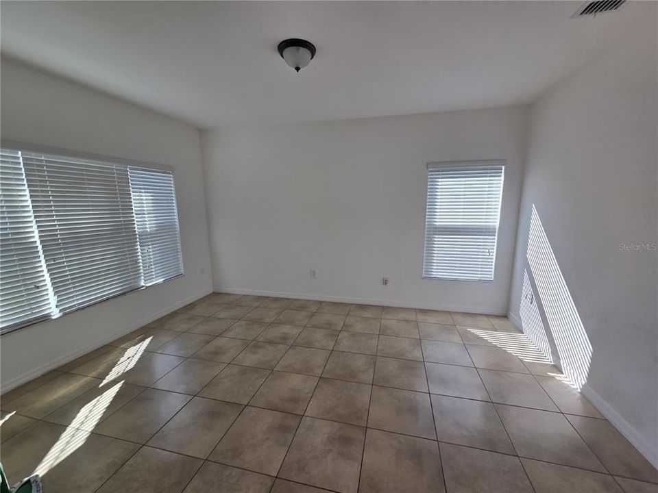 For Rent: $2,350 (4 beds, 3 baths, 2814 Square Feet)