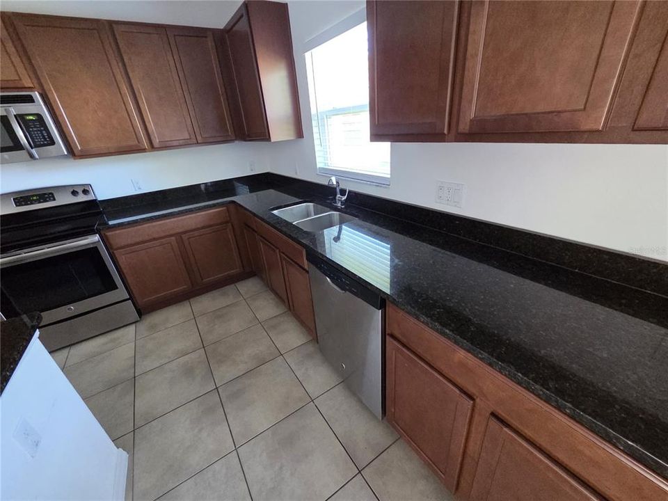 For Rent: $2,350 (4 beds, 3 baths, 2814 Square Feet)