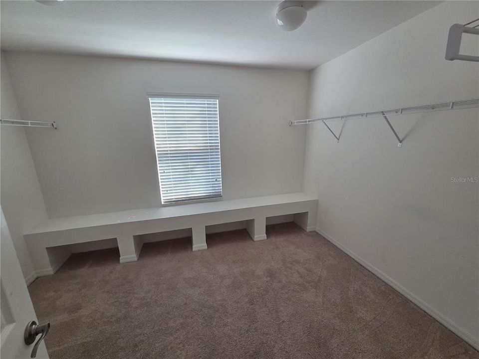 For Rent: $2,350 (4 beds, 3 baths, 2814 Square Feet)