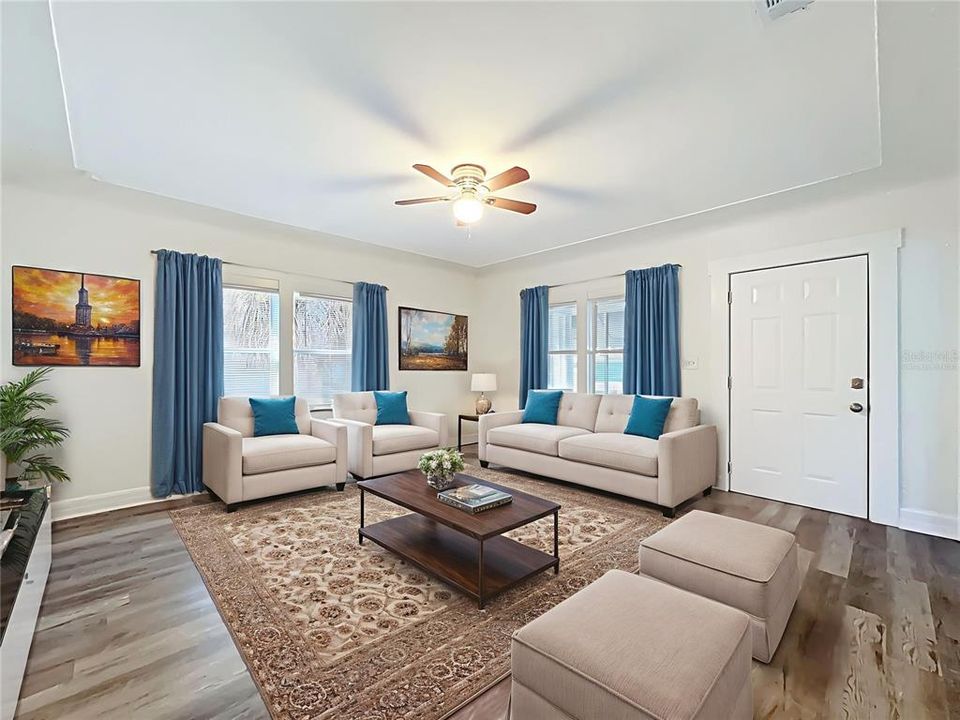 На продажу: $460,000 (4 спален, 0 ванн, 1713 Квадратных фут)