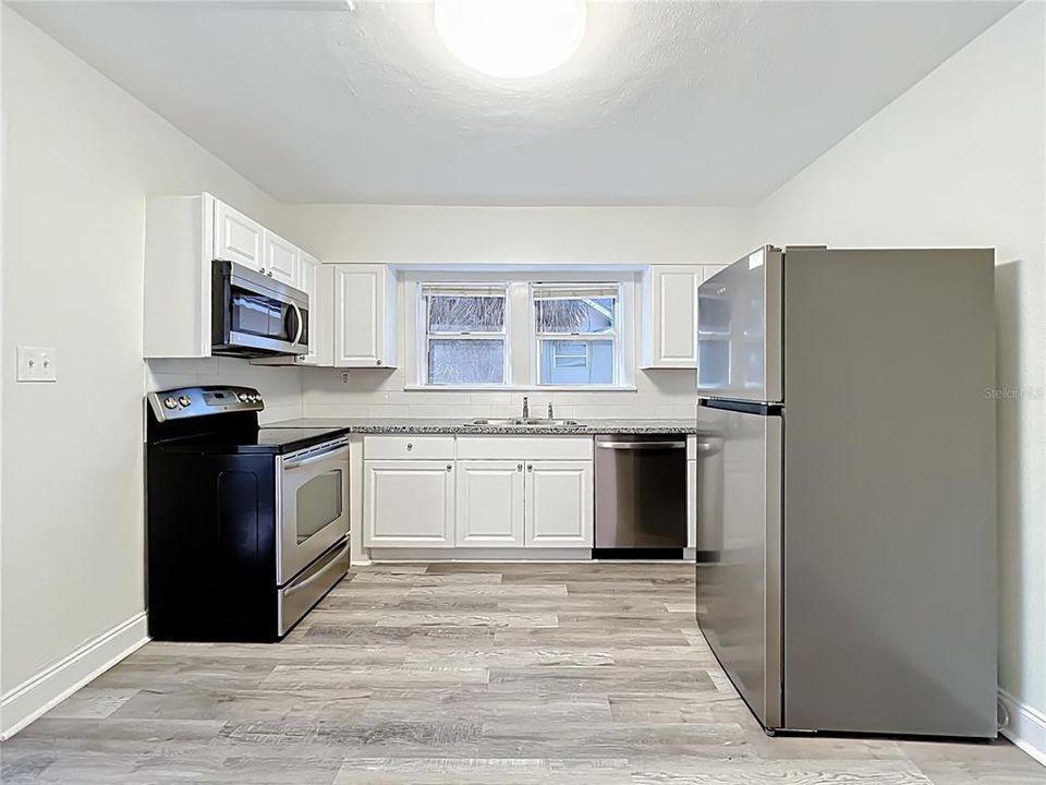 На продажу: $460,000 (4 спален, 0 ванн, 1713 Квадратных фут)