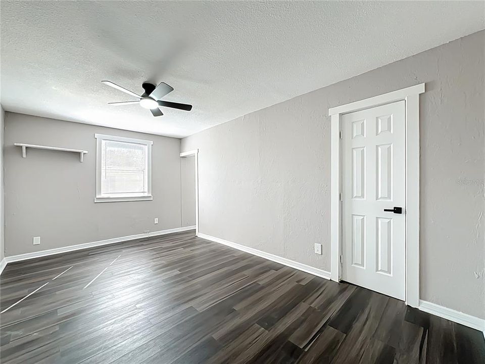 На продажу: $460,000 (4 спален, 0 ванн, 1713 Квадратных фут)