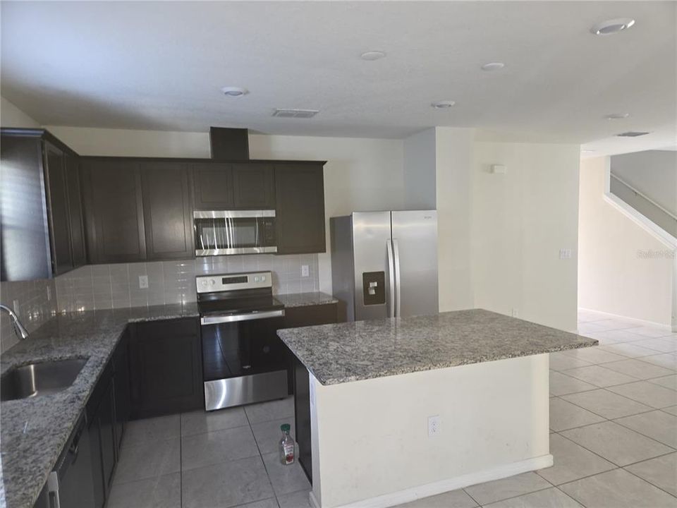 For Rent: $2,450 (4 beds, 3 baths, 2178 Square Feet)