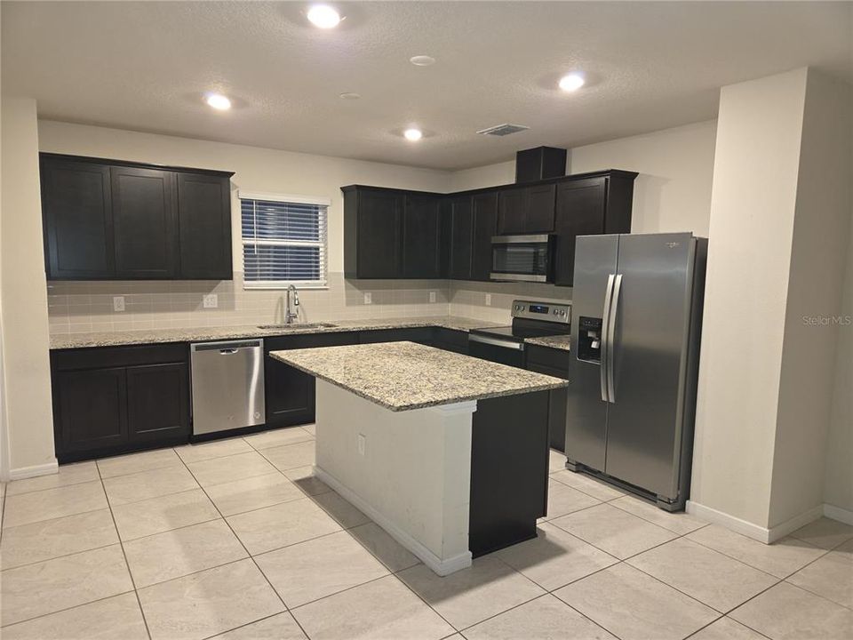 For Rent: $2,450 (4 beds, 3 baths, 2178 Square Feet)