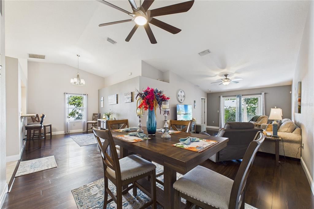 En Venta: $269,000 (2 camas, 2 baños, 1376 Pies cuadrados)