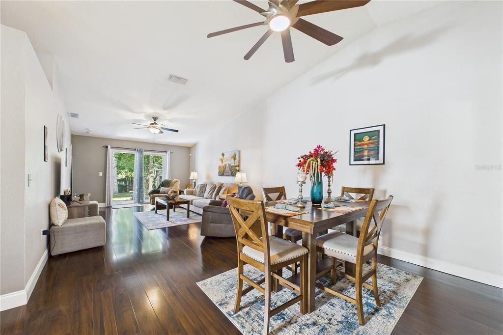 En Venta: $269,000 (2 camas, 2 baños, 1376 Pies cuadrados)