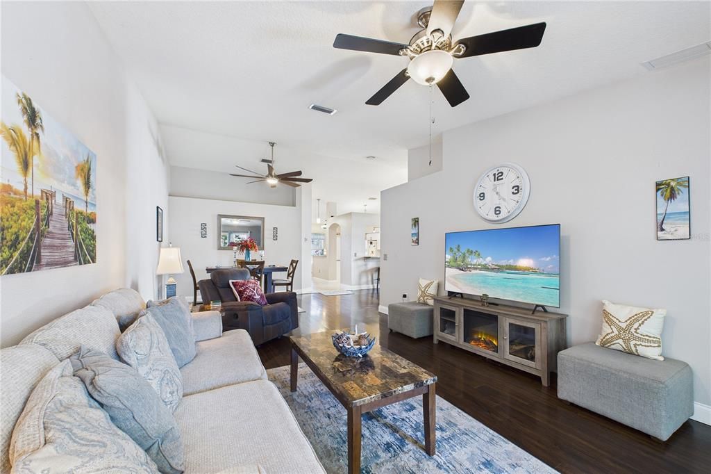 En Venta: $269,000 (2 camas, 2 baños, 1376 Pies cuadrados)