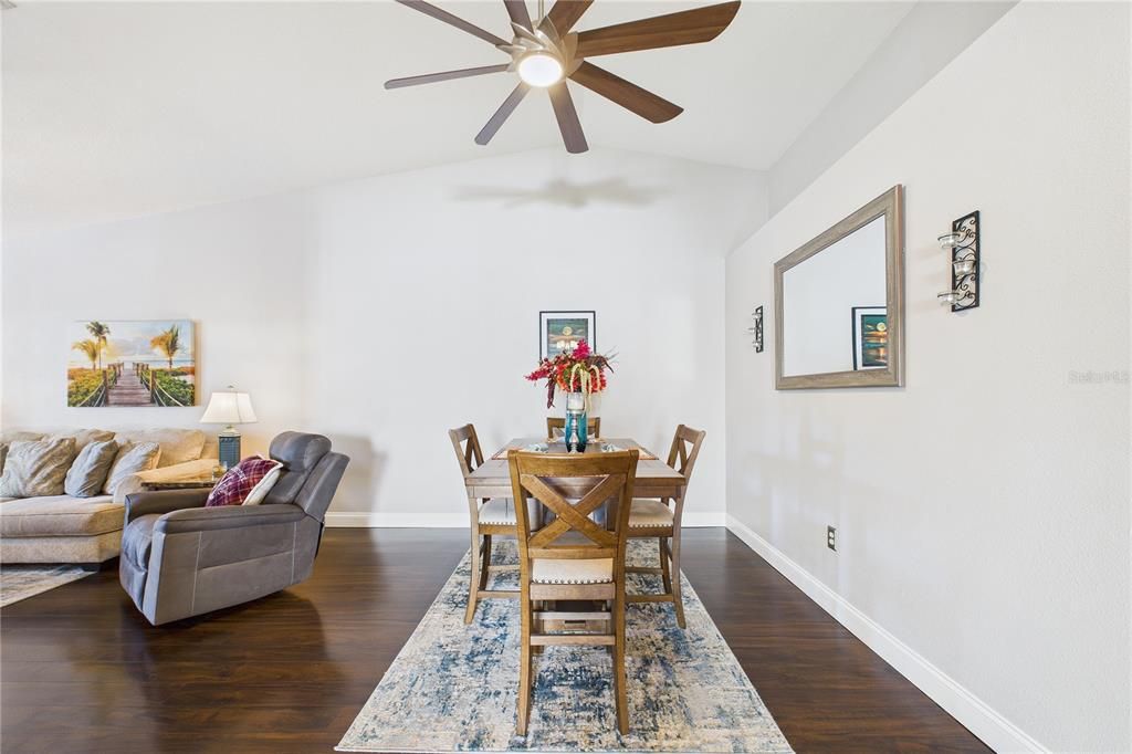 En Venta: $269,000 (2 camas, 2 baños, 1376 Pies cuadrados)