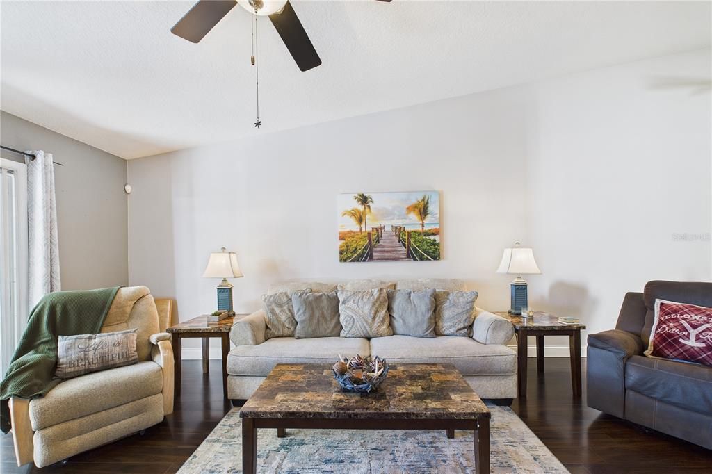 En Venta: $269,000 (2 camas, 2 baños, 1376 Pies cuadrados)