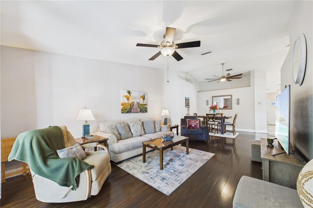 En Venta: $269,000 (2 camas, 2 baños, 1376 Pies cuadrados)