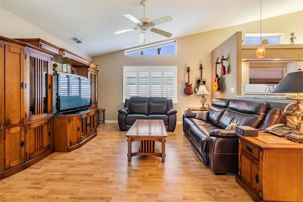 待售: $459,900 (3 贝兹, 2 浴室, 2188 平方英尺)