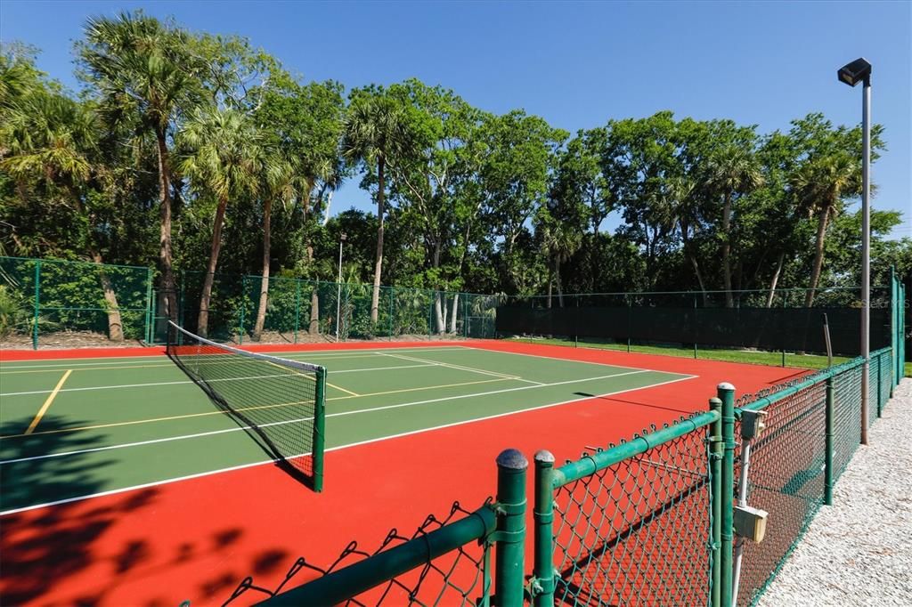 待售: $198,800 (2 贝兹, 2 浴室, 966 平方英尺)