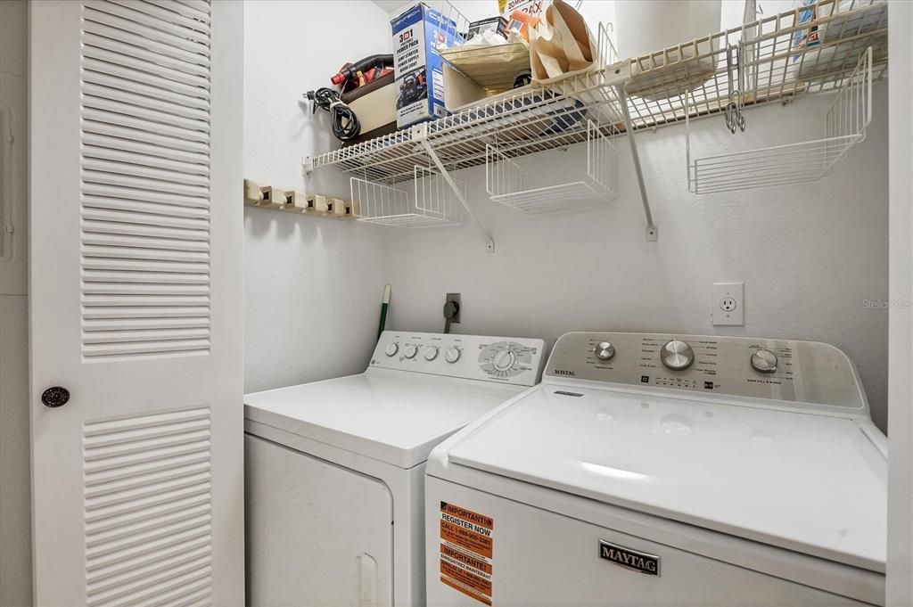 待售: $198,800 (2 贝兹, 2 浴室, 966 平方英尺)