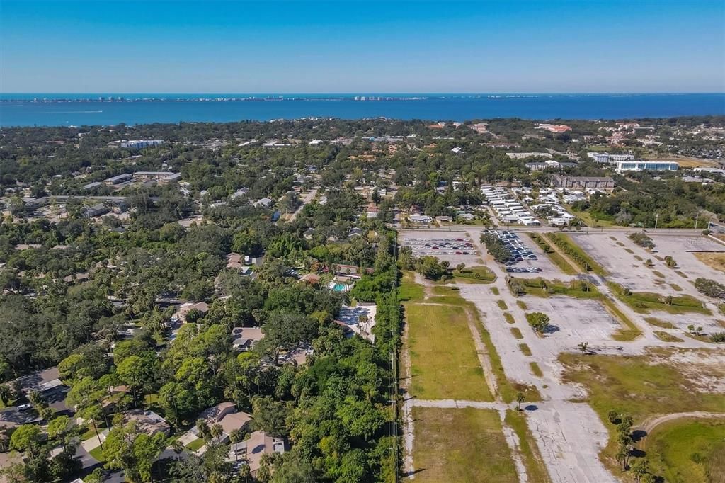 待售: $198,800 (2 贝兹, 2 浴室, 966 平方英尺)