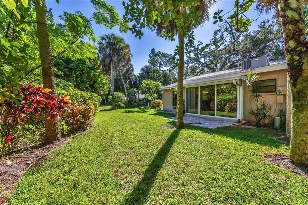 待售: $198,800 (2 贝兹, 2 浴室, 966 平方英尺)