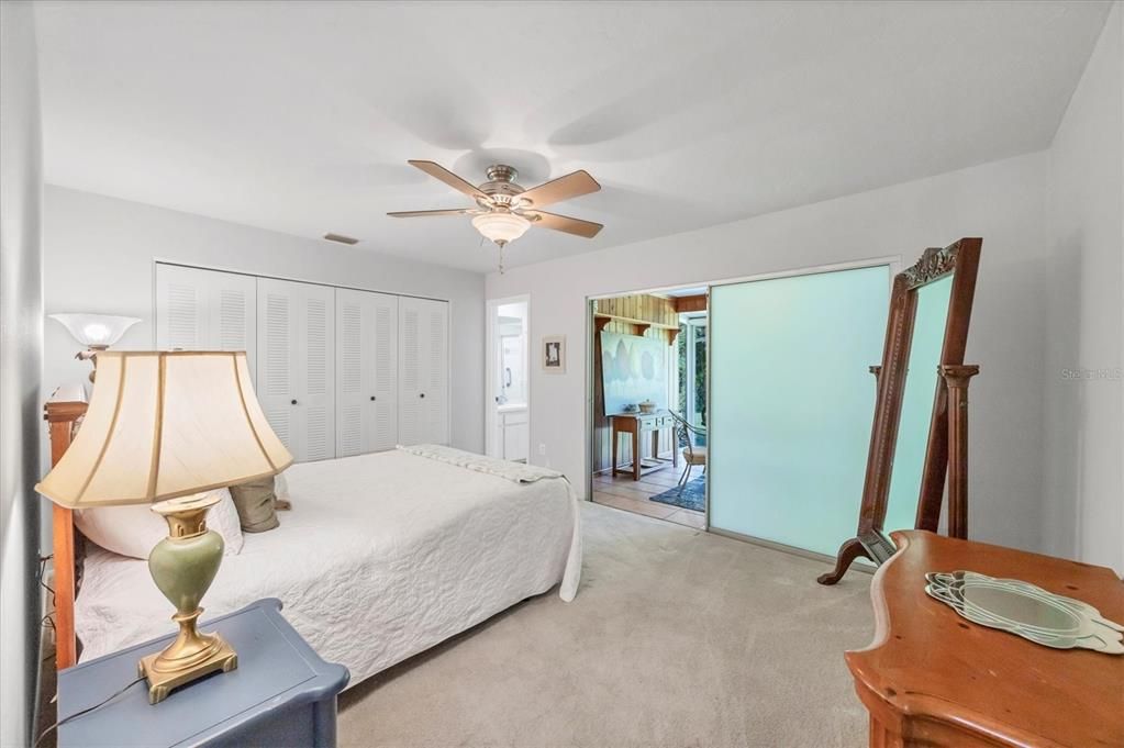 待售: $198,800 (2 贝兹, 2 浴室, 966 平方英尺)