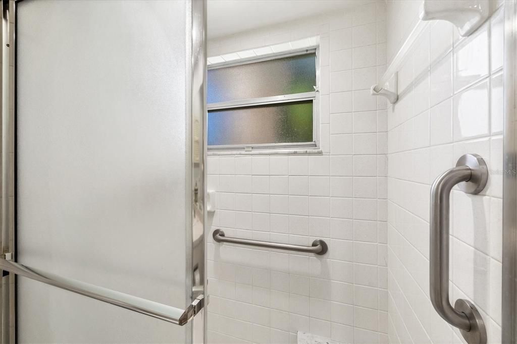 待售: $198,800 (2 贝兹, 2 浴室, 966 平方英尺)