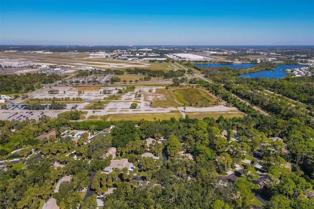 待售: $198,800 (2 贝兹, 2 浴室, 966 平方英尺)