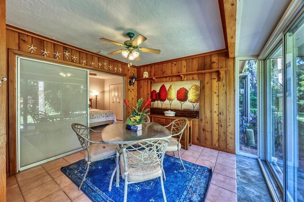 待售: $198,800 (2 贝兹, 2 浴室, 966 平方英尺)