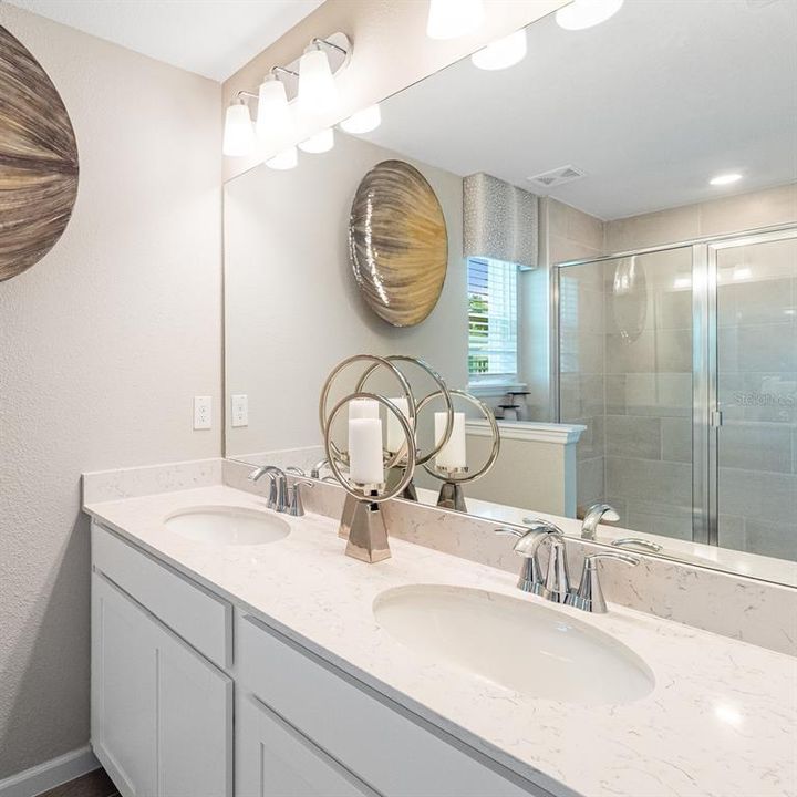 На продажу: $219,900 (3 спален, 2 ванн, 1707 Квадратных фут)