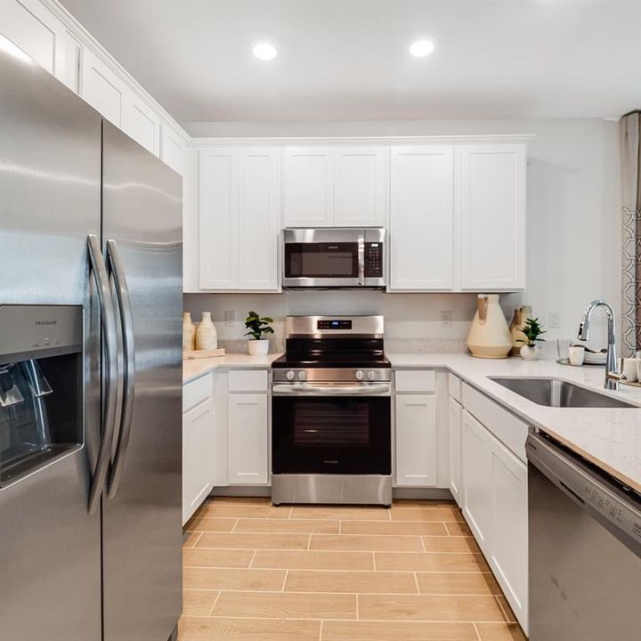 На продажу: $219,900 (3 спален, 2 ванн, 1707 Квадратных фут)