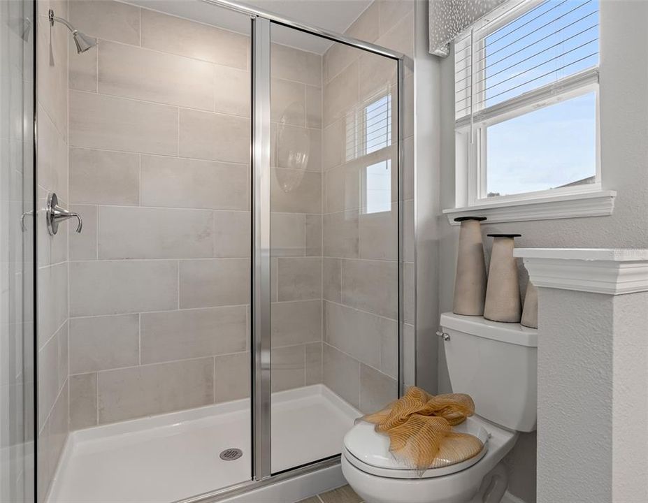 На продажу: $219,900 (3 спален, 2 ванн, 1707 Квадратных фут)