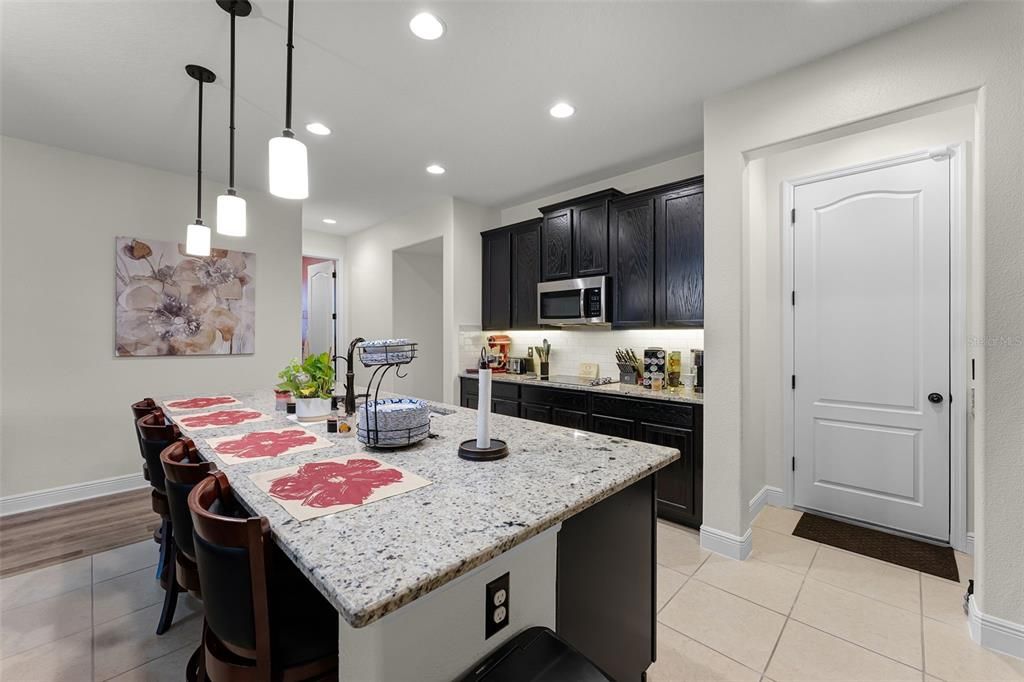 For Rent: $3,000 (4 beds, 2 baths, 2291 Square Feet)