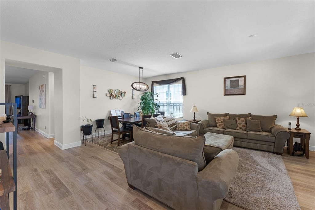 For Rent: $3,000 (4 beds, 2 baths, 2291 Square Feet)