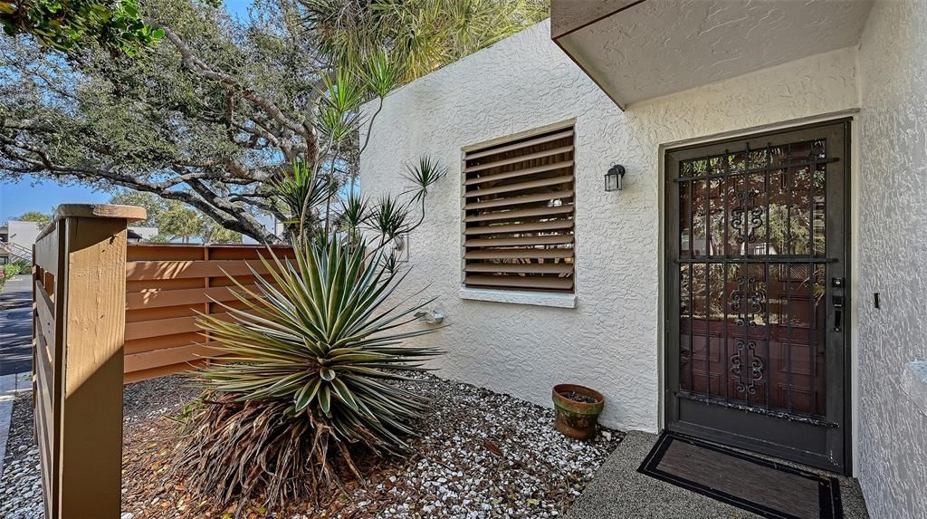 Active With Contract: $249,900 (3 beds, 2 baths, 1632 Square Feet)