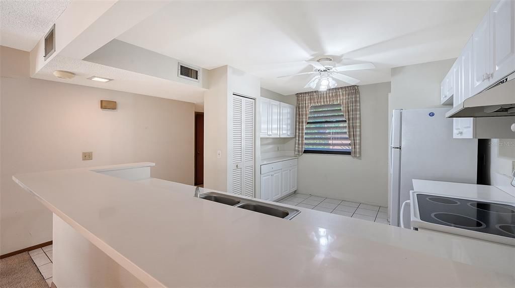 Active With Contract: $249,900 (3 beds, 2 baths, 1632 Square Feet)