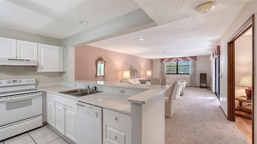 Active With Contract: $249,900 (3 beds, 2 baths, 1632 Square Feet)