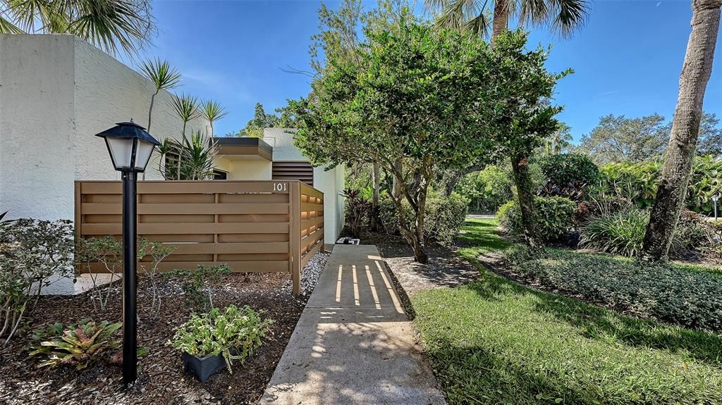 Active With Contract: $249,900 (3 beds, 2 baths, 1632 Square Feet)