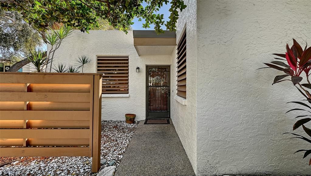 Active With Contract: $249,900 (3 beds, 2 baths, 1632 Square Feet)