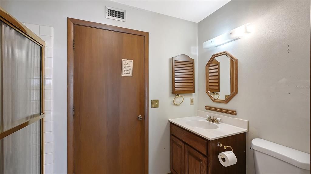 Active With Contract: $249,900 (3 beds, 2 baths, 1632 Square Feet)