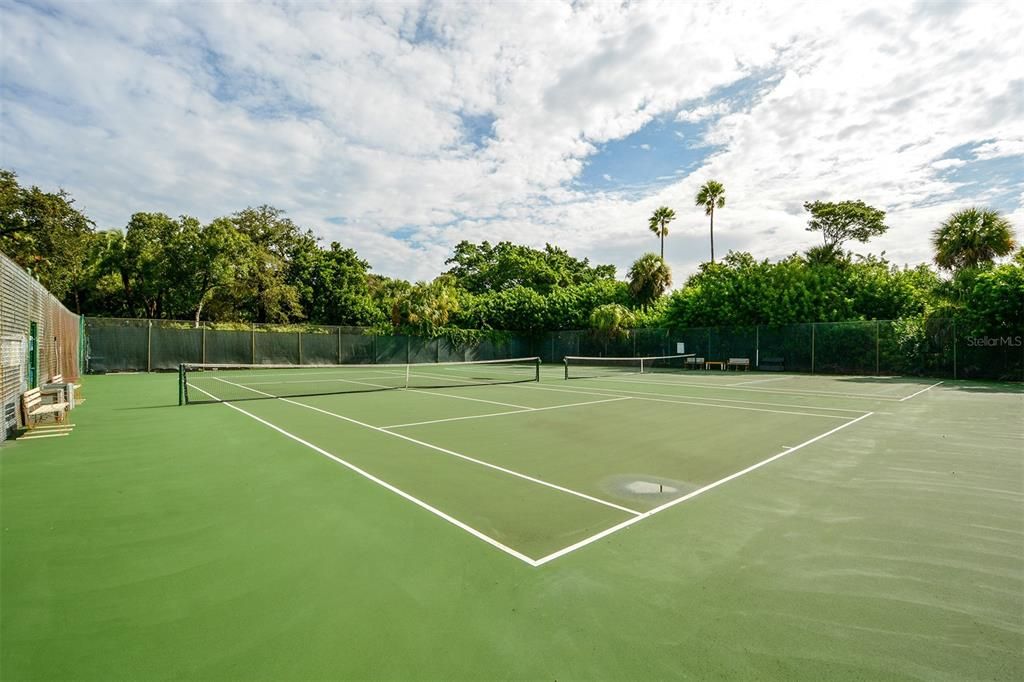 Active With Contract: $249,900 (3 beds, 2 baths, 1632 Square Feet)