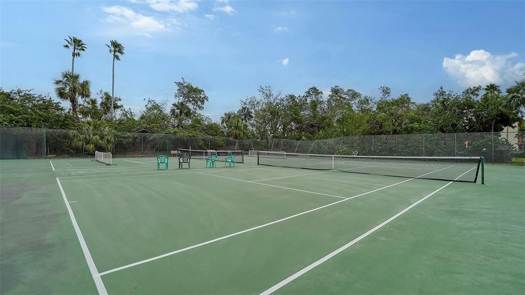 Active With Contract: $249,900 (3 beds, 2 baths, 1632 Square Feet)