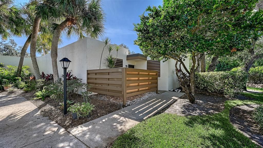 Active With Contract: $249,900 (3 beds, 2 baths, 1632 Square Feet)