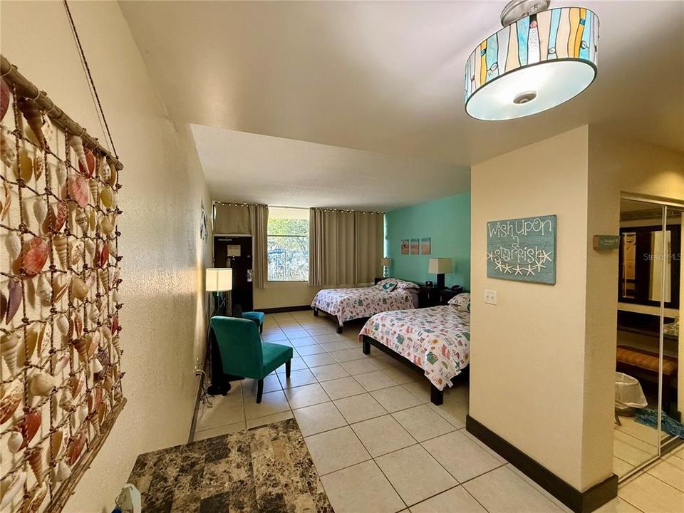 На продажу: $152,000 (1 спален, 1 ванн, 464 Квадратных фут)